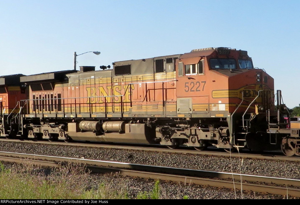 BNSF 5227